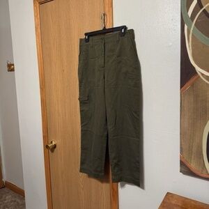 Talbots "Supersoft Cargo Pant" NWT Size 6 Green Straight Leg Cropped Pants